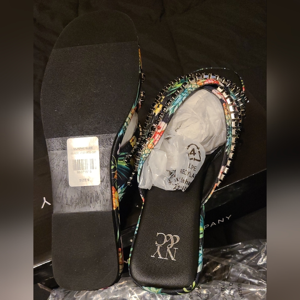 Sandals - Picture 2 of 3